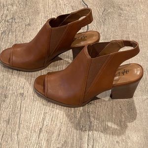 Style & Co Open toe/heel Womens 8 Tan